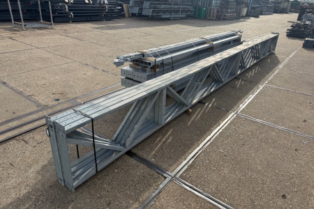 9.60 x 25.00m (240m²) platdak